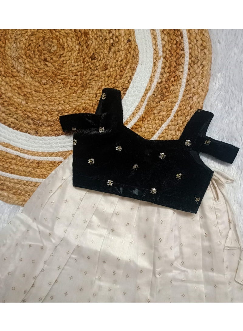 Traditional skirt and a top for babies - Image 3